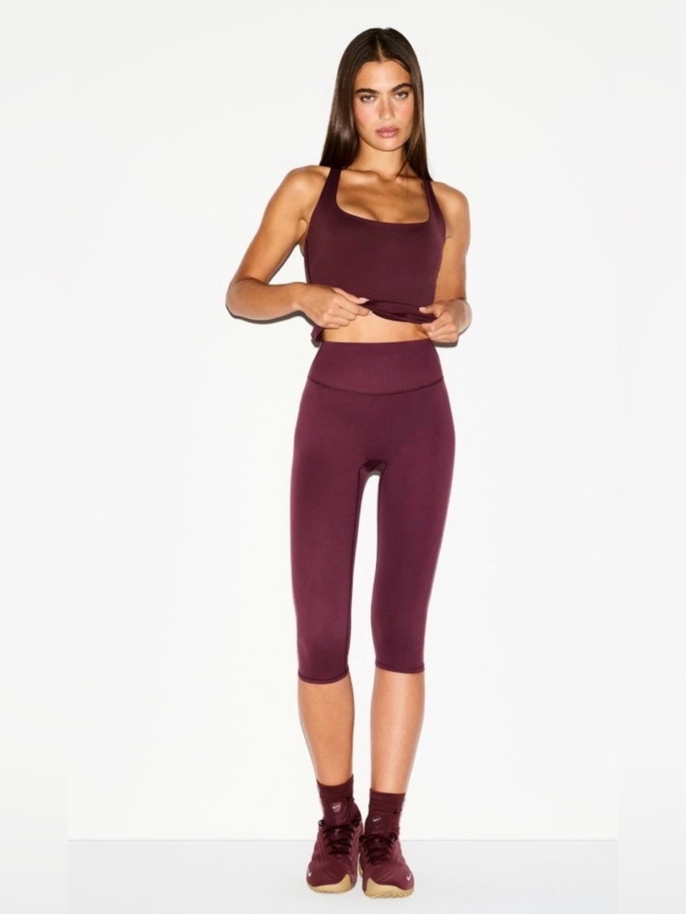 Nike skims matte cropped 17" crop legging, size small in currant BNWT